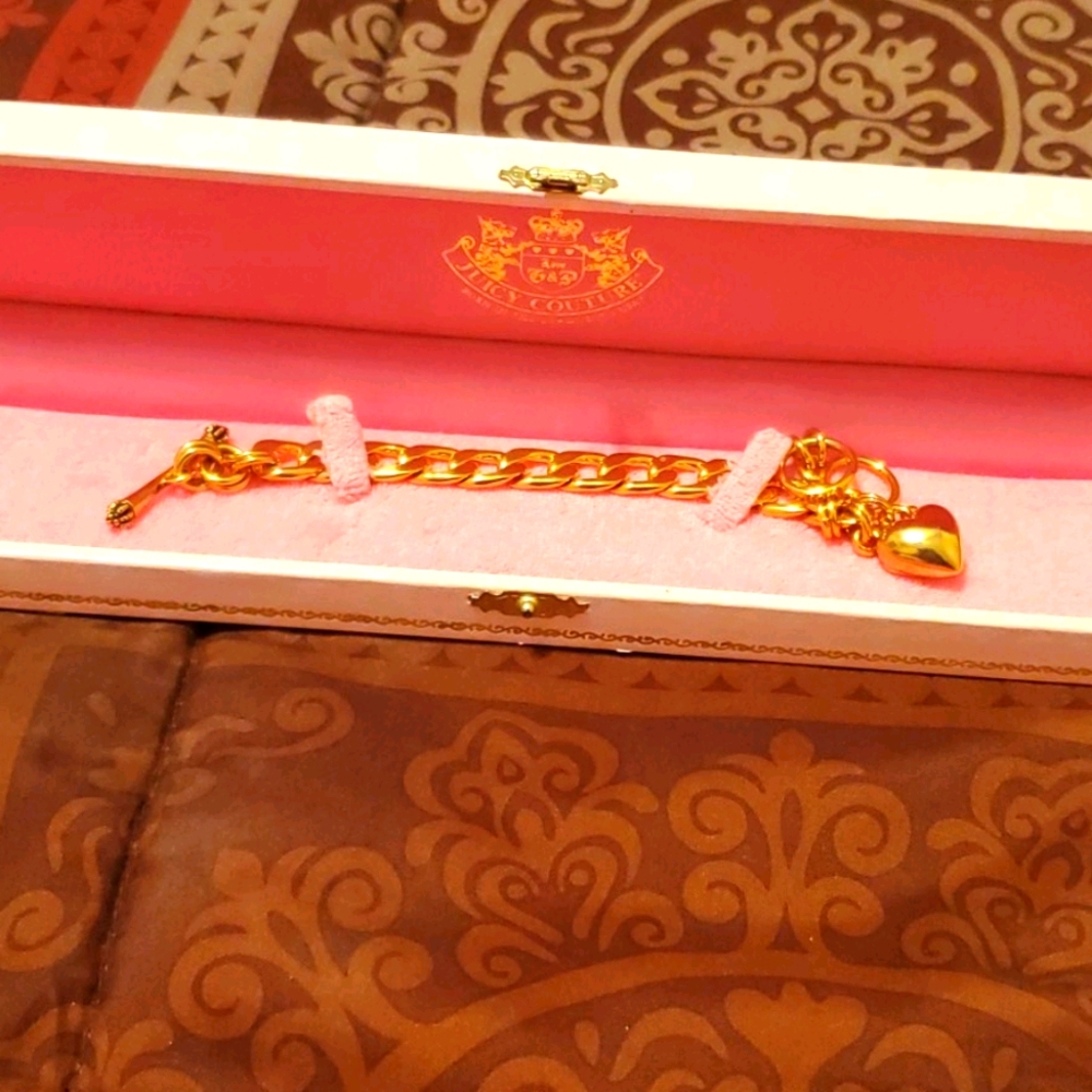 Juicy Couture Vintage heart link nwt bracelet Final price nwt in case